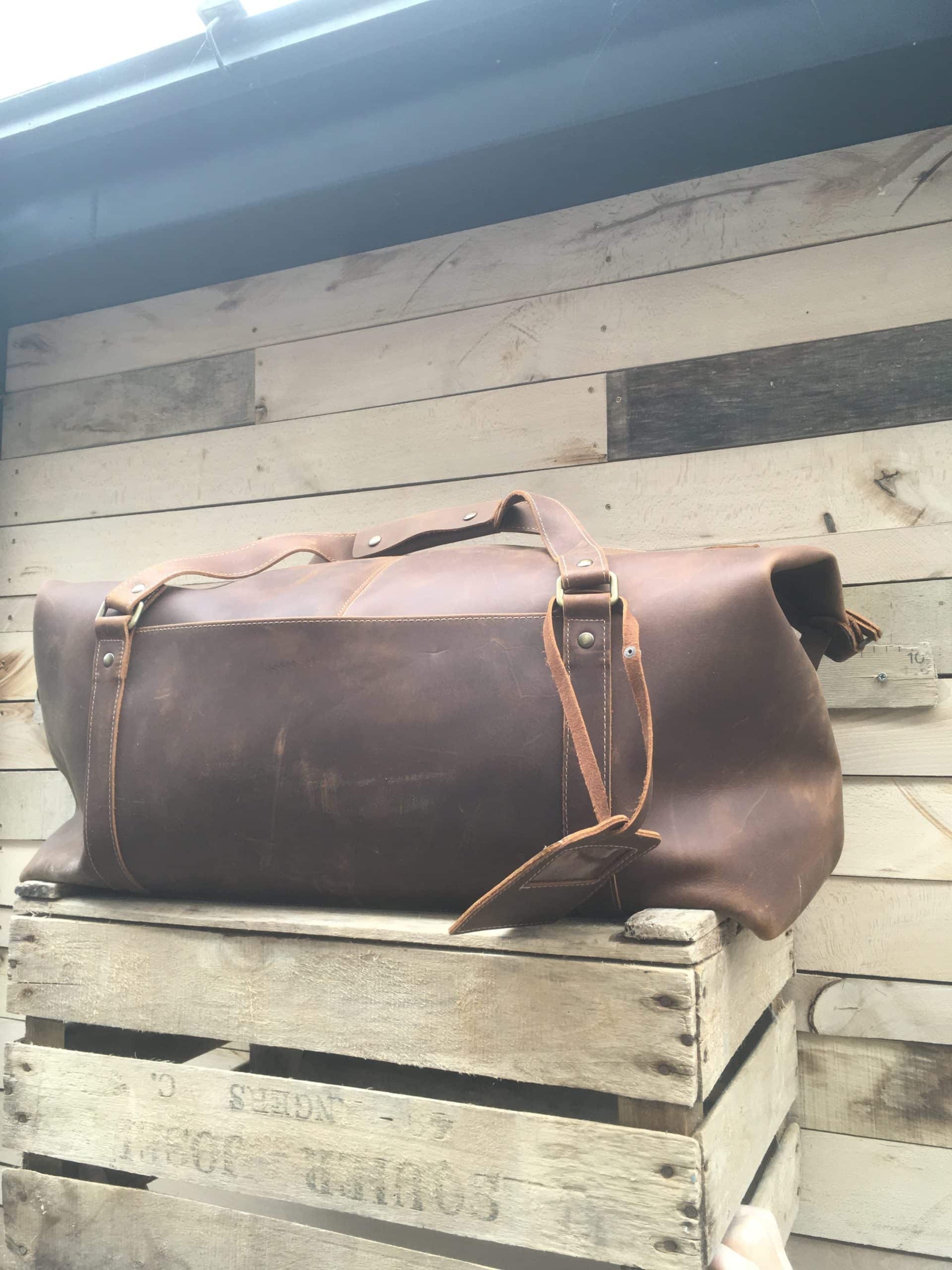 sac de voyages vintage en cuir, bagage cabine avion, bandoulière